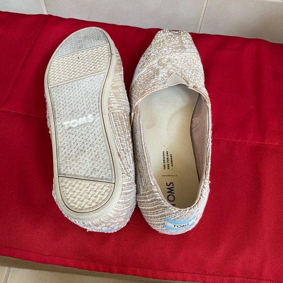 Shoes - Picture 3 of 3